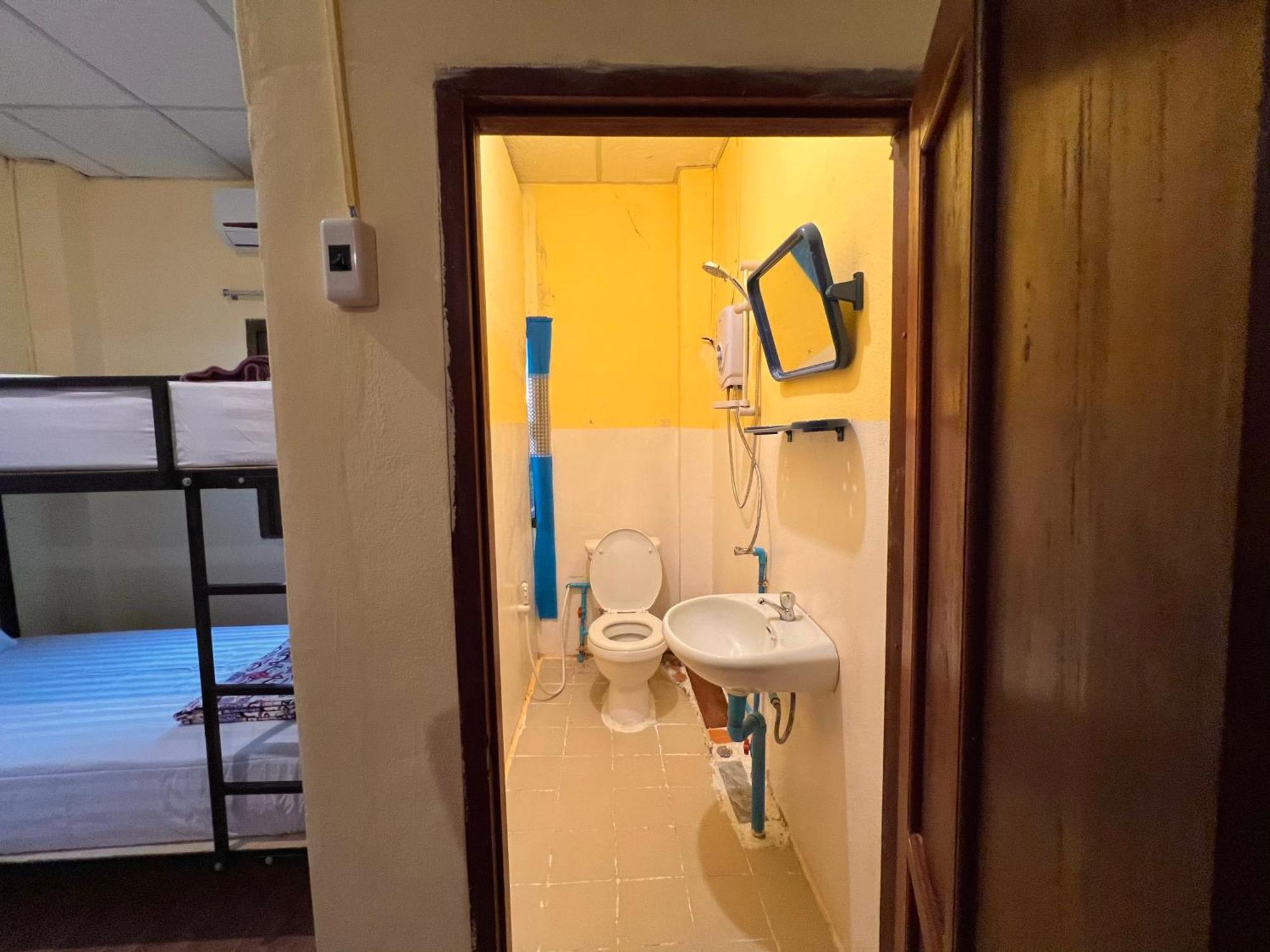 Easy Go Backpacker Hostel 방 비엥 외부 사진