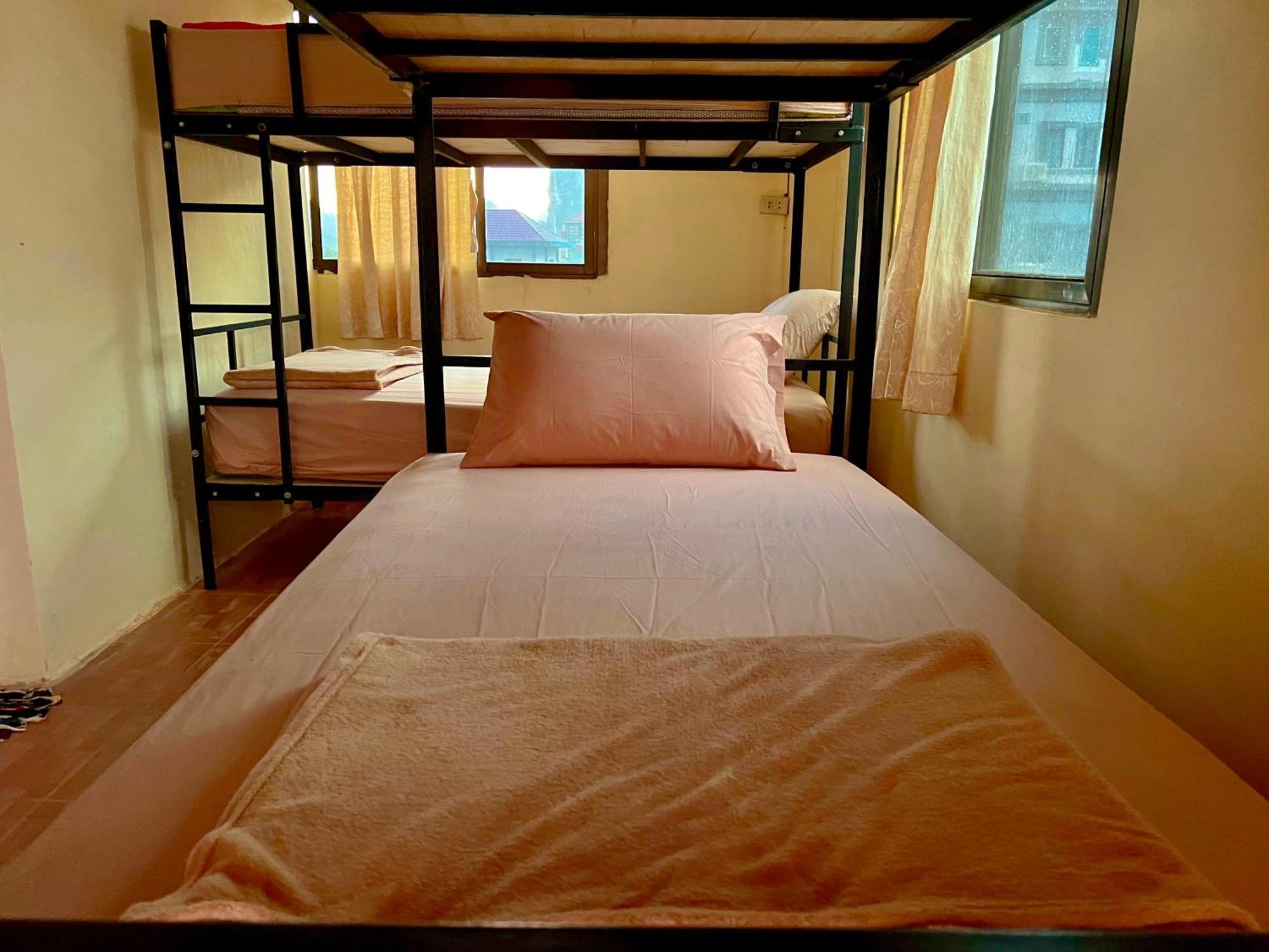 Easy Go Backpacker Hostel 방 비엥 외부 사진