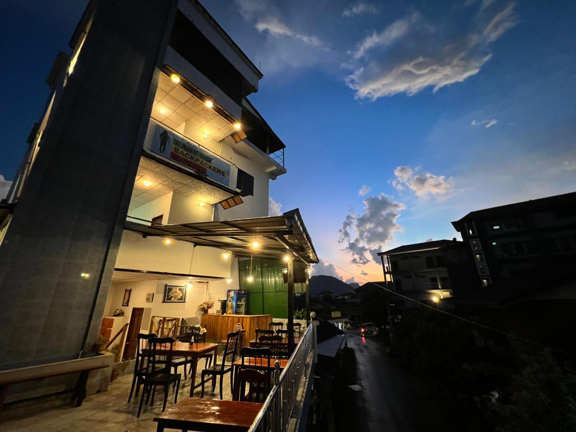 Easy Go Backpacker Hostel 방 비엥 외부 사진
