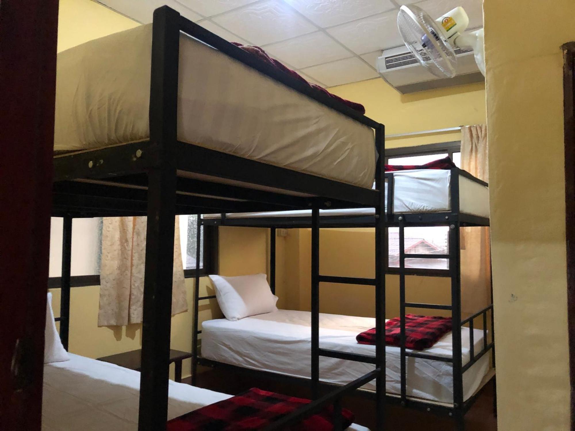 Easy Go Backpacker Hostel 방 비엥 외부 사진