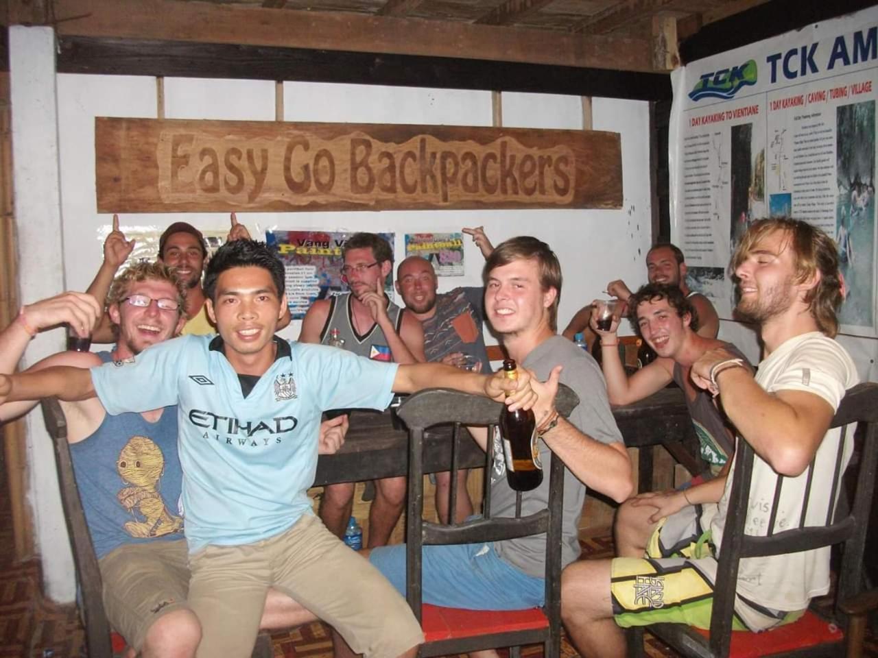 Easy Go Backpacker Hostel 방 비엥 외부 사진