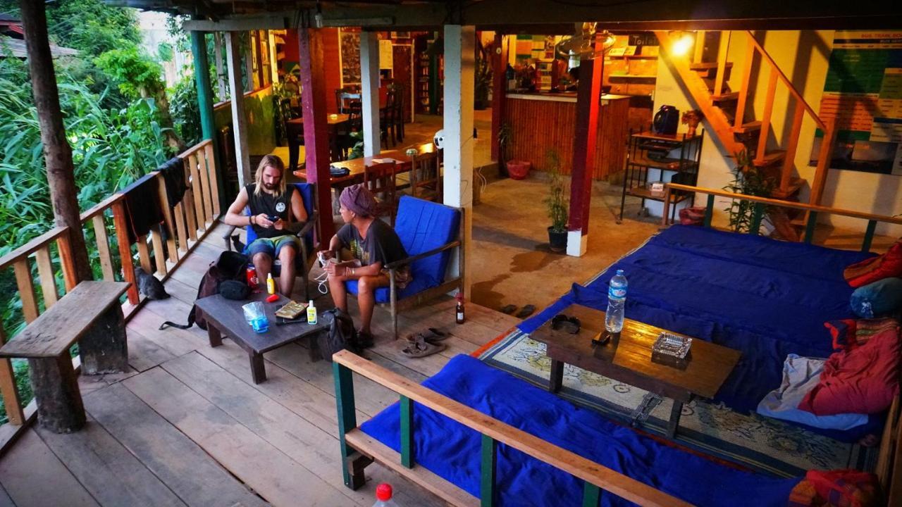Easy Go Backpacker Hostel 방 비엥 외부 사진